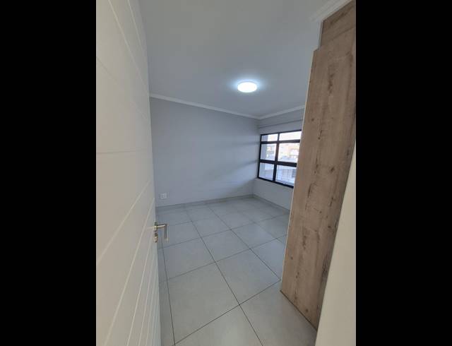 2 BEDROOM APARTMENT FOR SALE IN UMHLANGA RIDGE